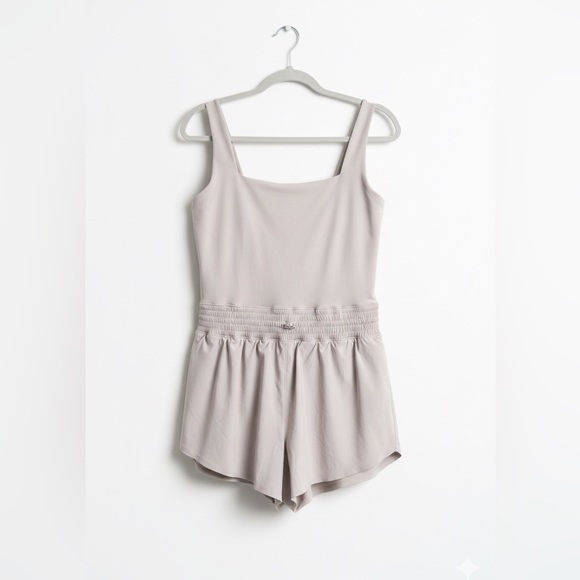 YPB Abercrombie & Fitch. Pants - Abercrombie & Fitch Sculptlux Hybrid Flyaway Onesie. Removable cups.SZ L.